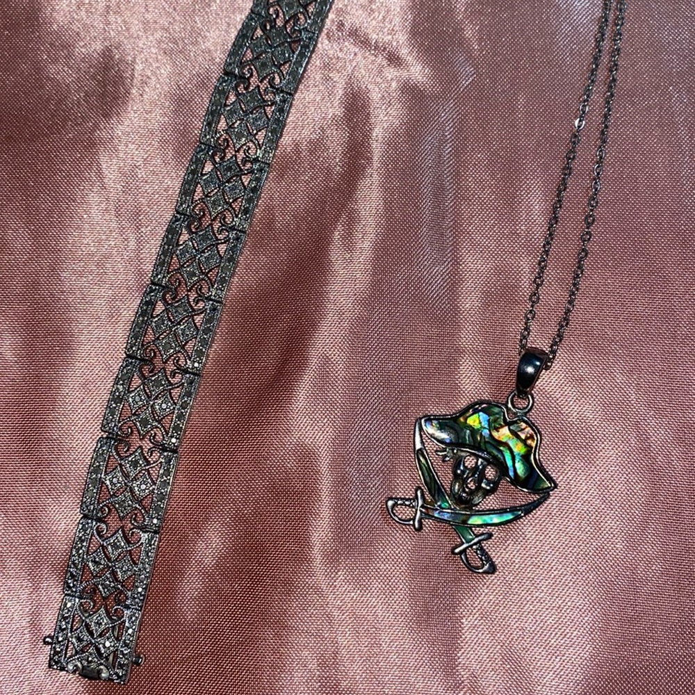 Bundle pirates of Caribbean necklace and silver bracelet 🏴‍☠️🖤